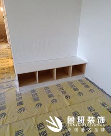 白樺林間三居室現代風格正在施工